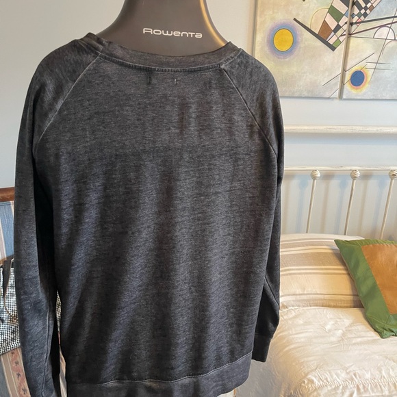 Grey long sleeve crewneck - super cozy - Picture 2 of 3